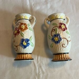 VINTAGE What a beautiful way to decorate your home with gorgeous mini vases
